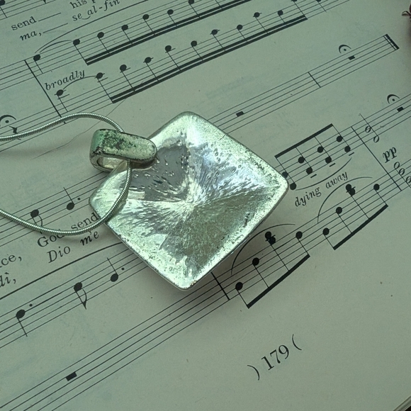 Elegant Silver Pendant Necklace - Picture 5 of 9